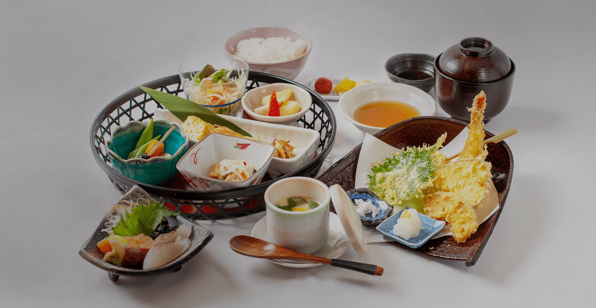 独創的な季節料理と本格的な天ぷらで感動を  五感で楽しむ 店主のこだわり抜いた品々を皆様に